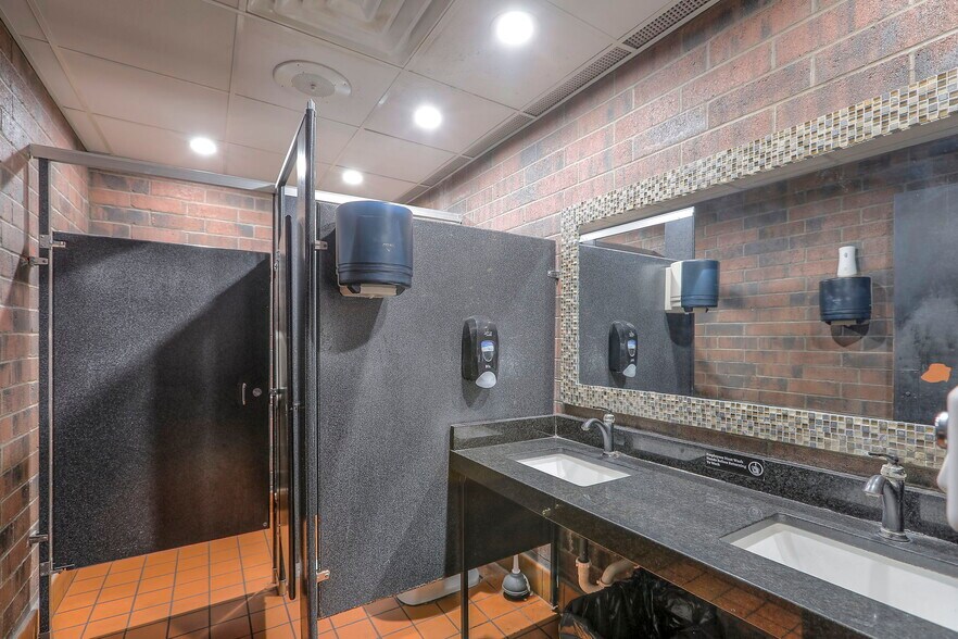 More Photos Of 330 E 135th St, Kansas City Restaurant For Sale