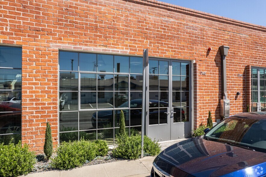 More Photos Of 1745 Berkeley St, Santa Monica Light Manufacturing For Lease