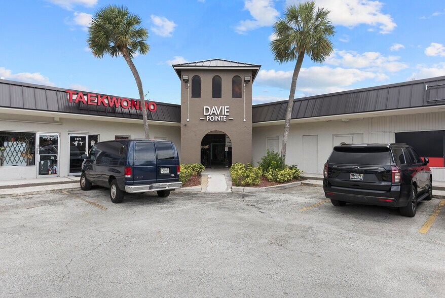 More Photos Of 7331-7399 Davie Rd, Davie Unknown For Lease