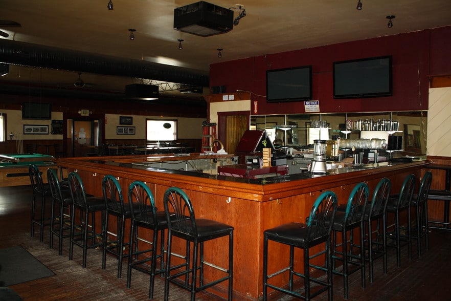 More Photos Of 1468 Joliet St, Dyer Bar For Sale