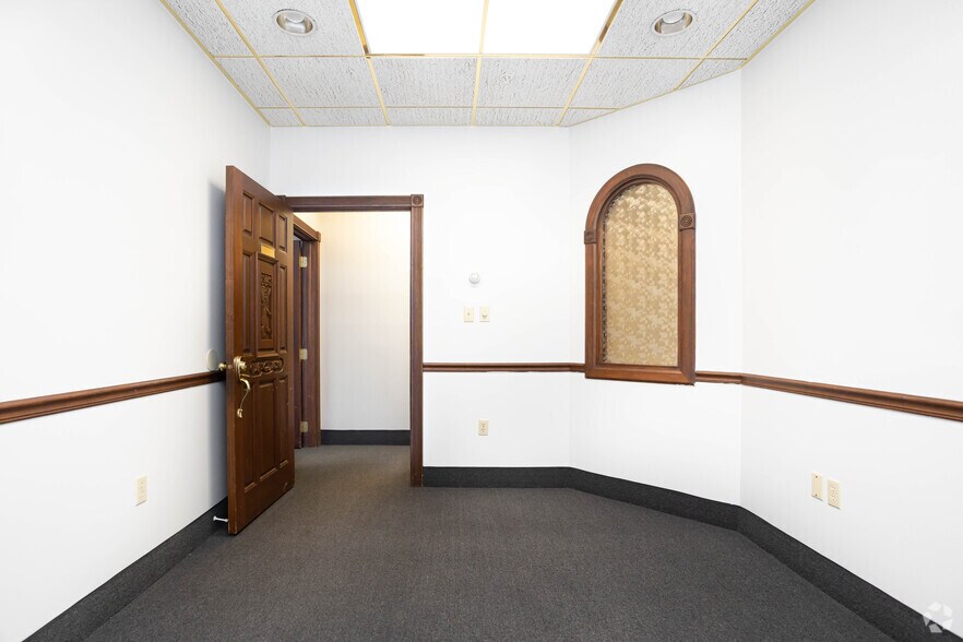 More Photos Of 338 Harris Hill Rd, Buffalo Office For Lease