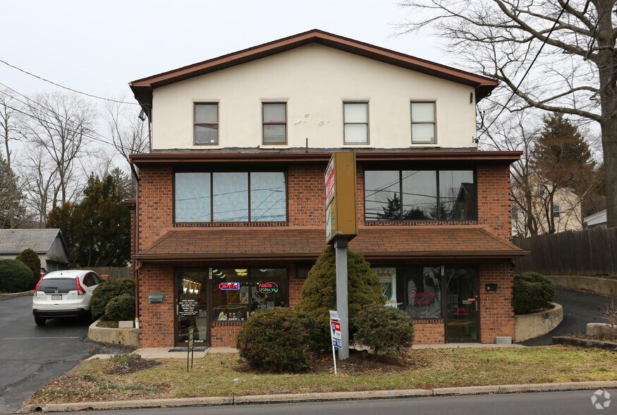 More Photos Of 913 E Butler Pike, Ambler Storefront Retail Office For Lease