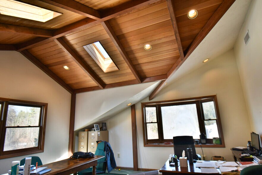 More Photos Of 123 Oak Hill Rd, Westford Research And Development For Lease