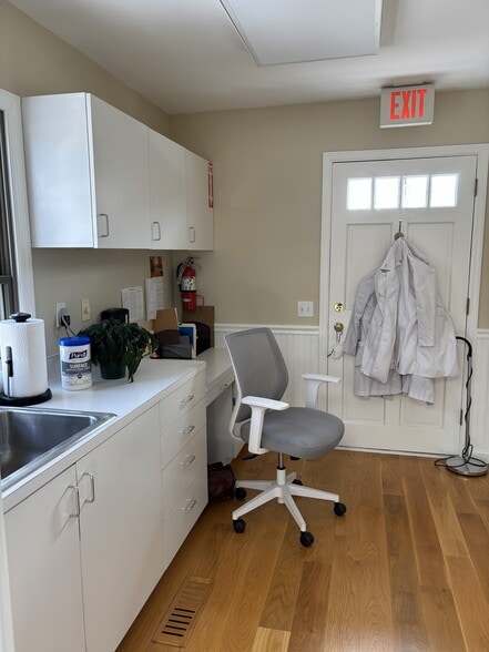 More Photos Of 20 Old Kings Hwy, Darien Medical For Sale