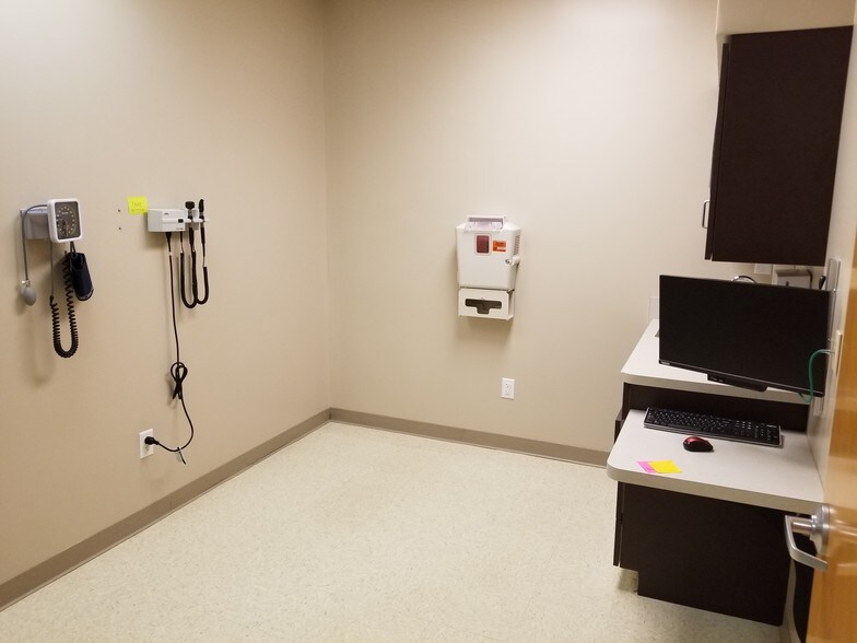 More Photos Of 239 Ash St, Tipton Medical For Lease