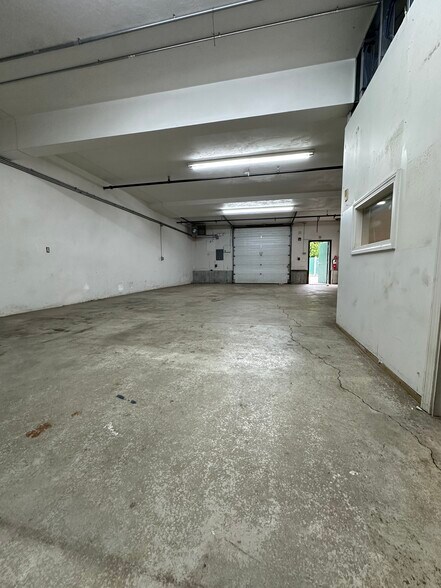 More Photos Of 1035 Bedford St, Abington Storefront Retail Office For Lease