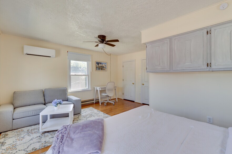 More Photos Of 1053 Washington St, Harpers Ferry Hospitality For Sale
