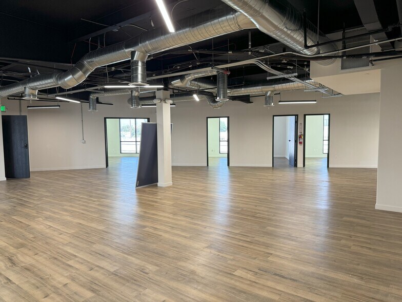 More Photos Of 135 W Magnolia Blvd, Burbank Loft Creative Space For Lease
