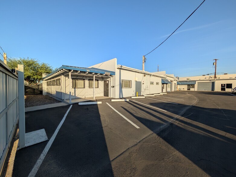 Primary Photo Of 2350 W Holly St, Phoenix Service For Lease