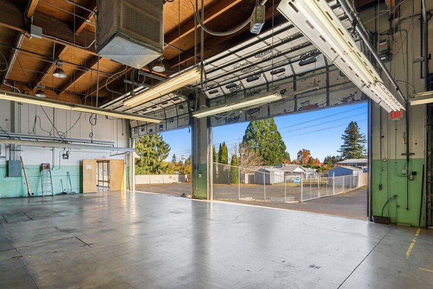 More Photos Of 21615 SW Tualatin Valley Hwy, Beaverton Showroom For Sale