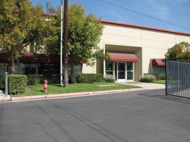 More Photos Of 3016 Kansas Ave, Riverside Warehouse For Lease