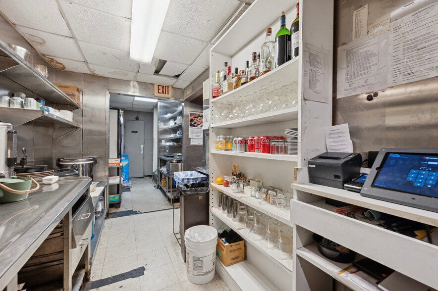 More Photos Of 222 S 15th St, Philadelphia Restaurant For Sale