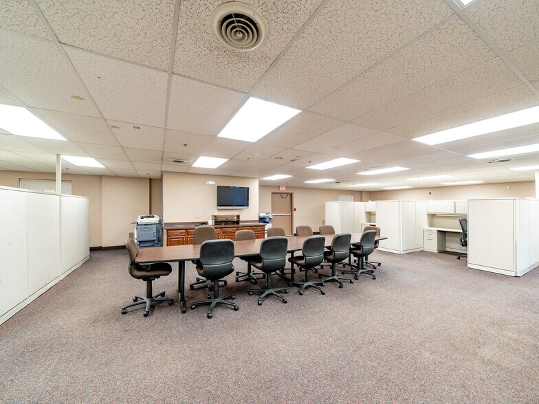 More Photos Of 20 Cedarfield Commons, Greece Medical For Lease