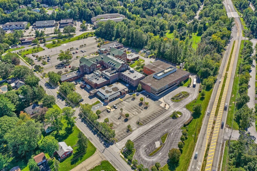 More Photos Of 21 Laurel Ave, Cornwall Medical For Lease