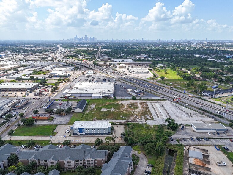 More Photos Of 4900 North Fwy, Houston Land For Lease