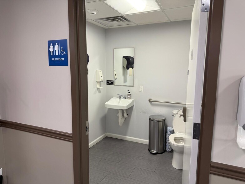 More Photos Of 131 Central Ave, Tarrytown Medical For Sale