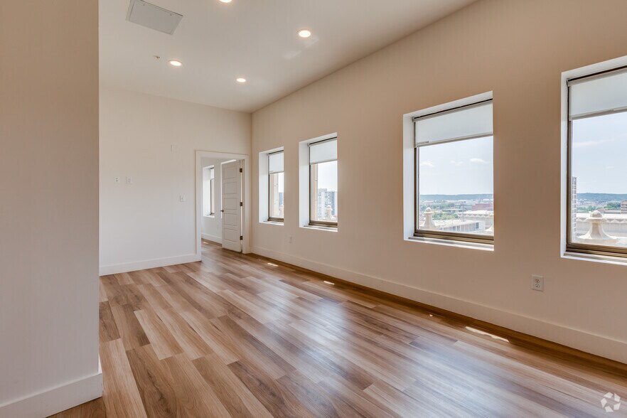 More Photos Of 403 S Cheyenne Ave, Tulsa Apartments For Lease
