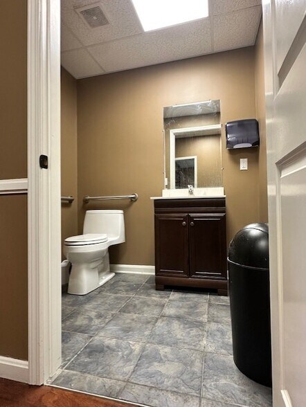 More Photos Of 10300 Brookridge Village Blvd, Louisville Medical For Lease