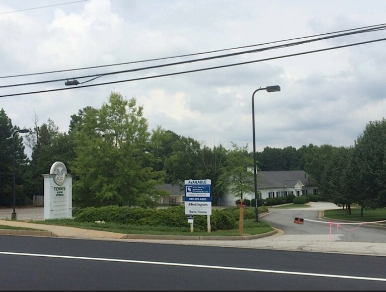 2084 McGee Rd, Snellville, GA 30078 Swimming Pool For Sale