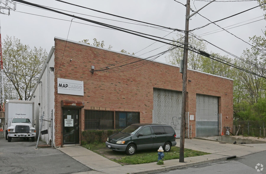 More Photos Of 254 Henry St, Inwood Warehouse For Sale
