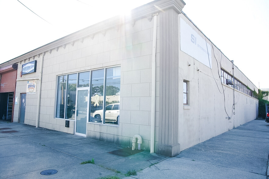 Primary Photo Of 26 Benson La, Merrick Manufacturing For Lease