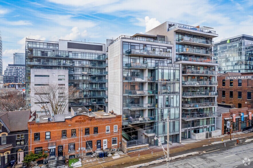 More Photos Of 560 King St W, Toronto Apartments For Lease