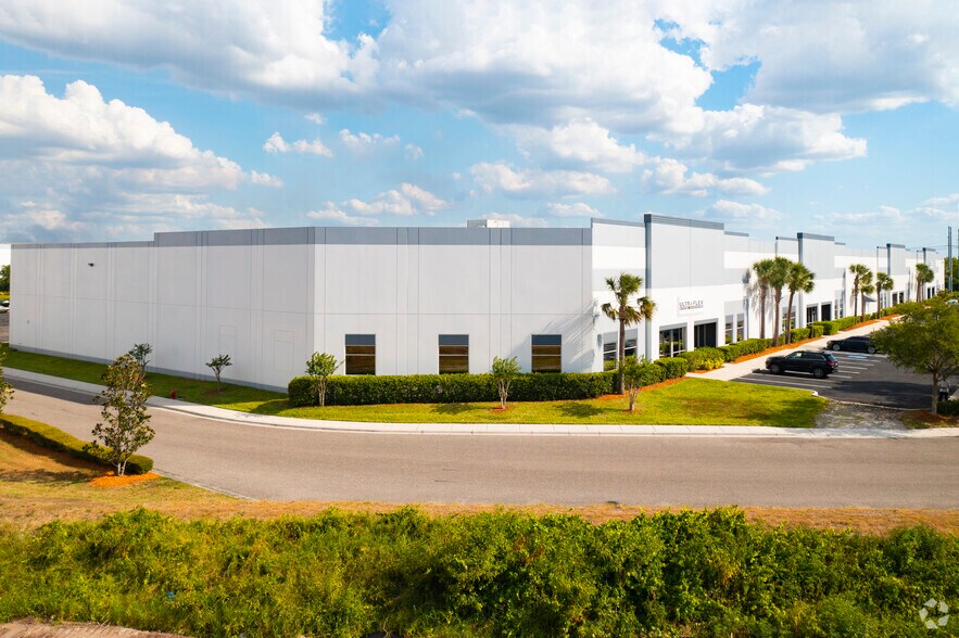 More Photos Of 6307-6335 Pelican Creek Cir, Riverview Distribution For Lease