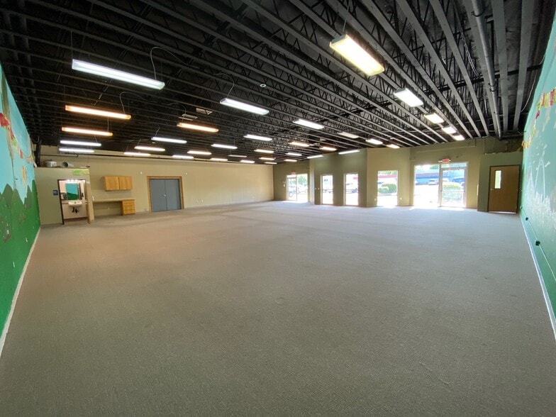 More Photos Of 2835 19th Ave, Forest Grove Storefront Retail Office For Lease