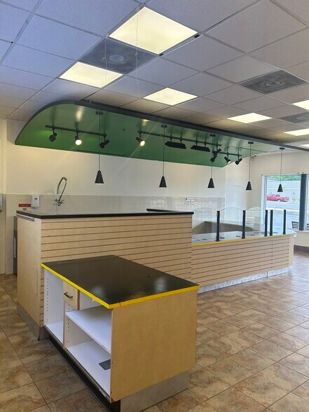 More Photos Of 428 Solomons Island Rd N, Prince Frederick General Retail For Lease