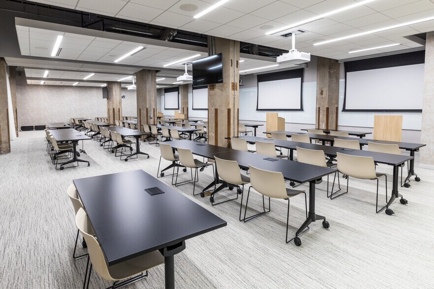 More Photos Of 600 W Chicago Ave, Chicago Office For Lease