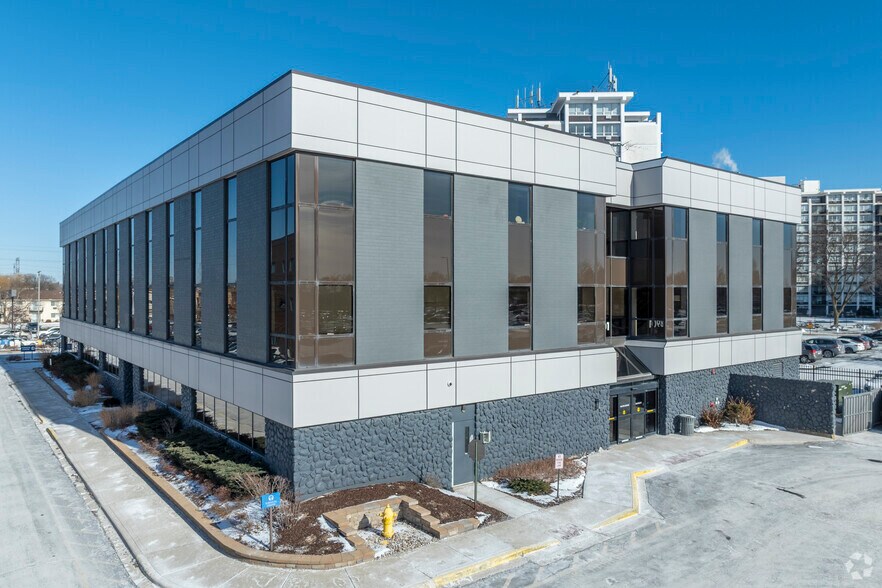 More Photos Of 8901 Golf Rd, Des Plaines Medical For Lease