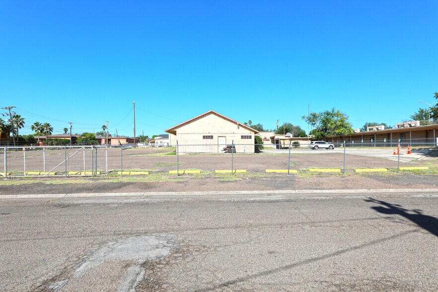 More Photos Of 1600 Clark Blvd, Laredo General Retail For Sale