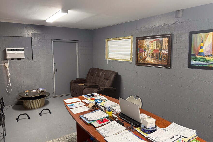 More Photos Of 3601 SE Dixie Hwy, Stuart Warehouse For Lease