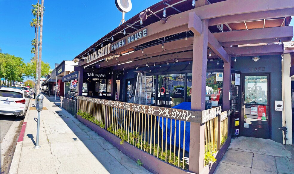 More Photos Of 11919-11923 Ventura Blvd, Studio City Restaurant For Lease