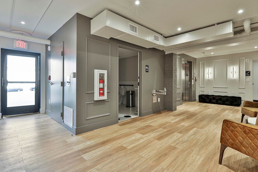 More Photos Of 6-8 E Court Sq, Newnan Medical For Lease