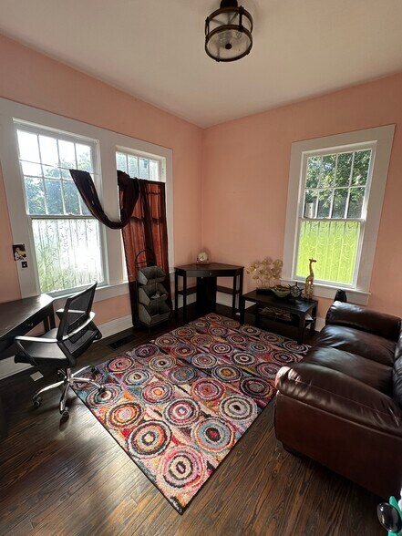 More Photos Of 62 Lee St, Jefferson Office For Sale