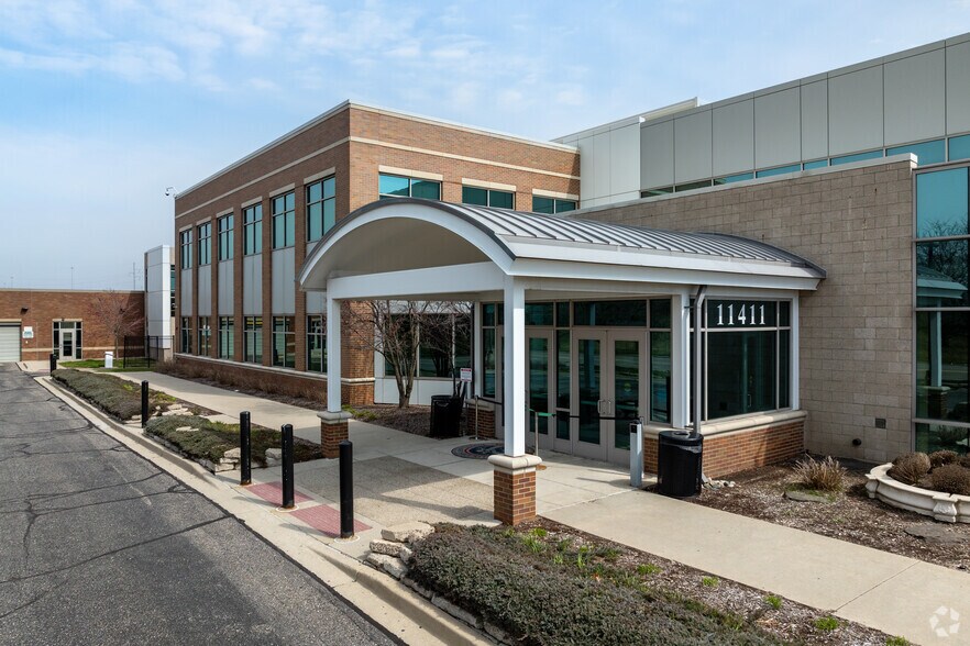 More Photos Of 11411 E Jefferson Ave, Detroit Office For Sale
