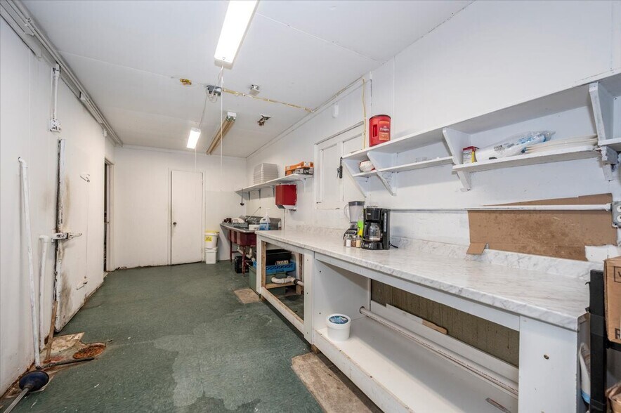 More Photos Of 100 W Main St, Fairfield Freestanding For Sale