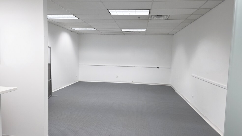 More Photos Of 1000 N North Branch St, Chicago Office For Lease