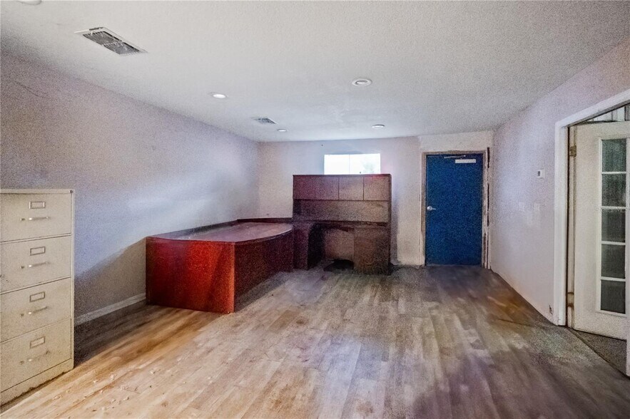 More Photos Of 1049 E Myers Blvd, Groveland Warehouse For Sale