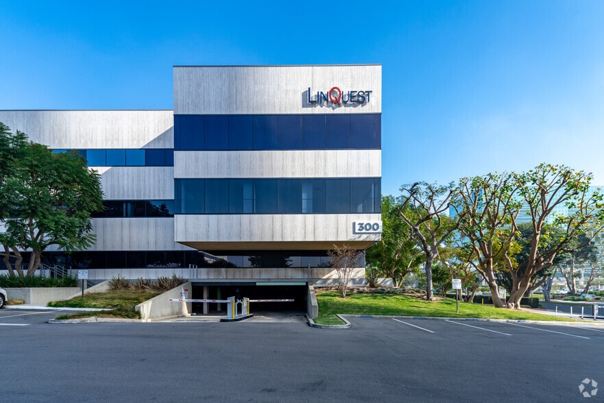 More Photos Of 300 N Pacific Coast Hwy, El Segundo Unknown For Lease