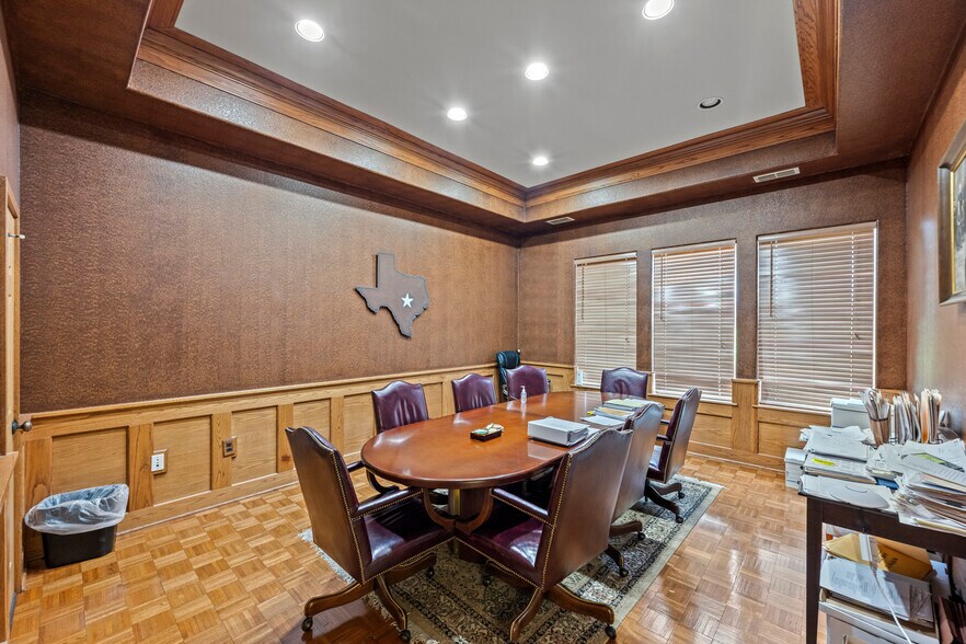 More Photos Of 1921 Corporate Dr, San Marcos Office For Lease