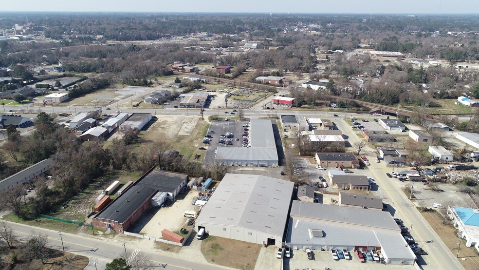 More Photos Of 726 Ramsey St, Fayetteville Flex For Lease