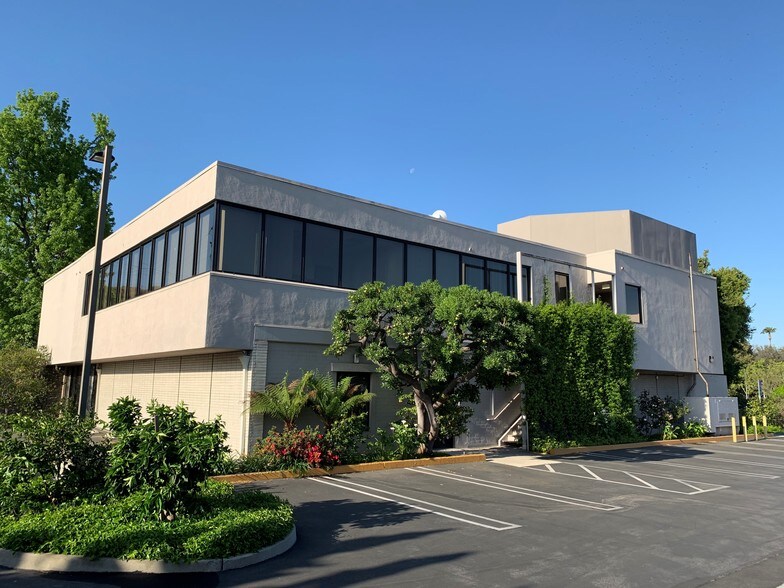More Photos Of 241 Lombard St, Thousand Oaks Loft Creative Space For Lease