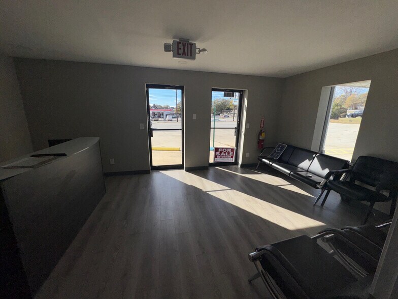 More Photos Of 6424 Church St, Douglasville Auto Repair For Lease