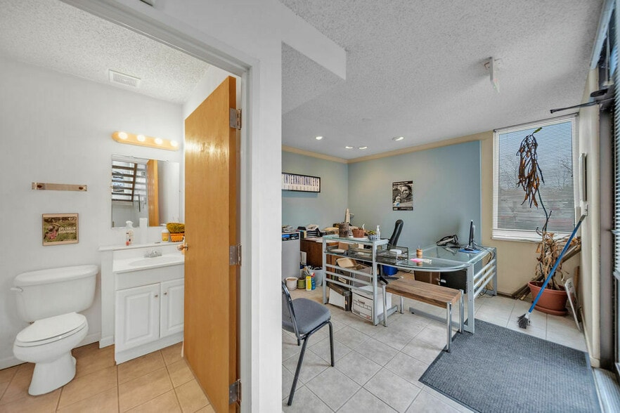 More Photos Of 10801 Connecticut Ave, Kensington Office For Sale