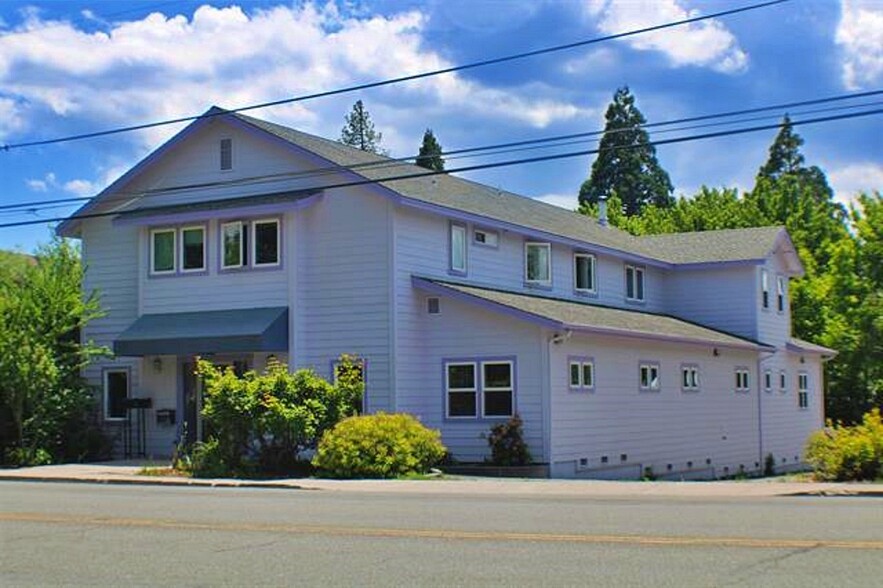 Primary Photo Of 725 Pine St, Mount Shasta Healthcare For Sale