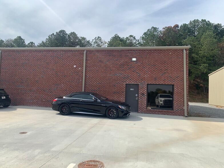 More Photos Of 215 Buford Dam Rd, Cumming Warehouse For Lease