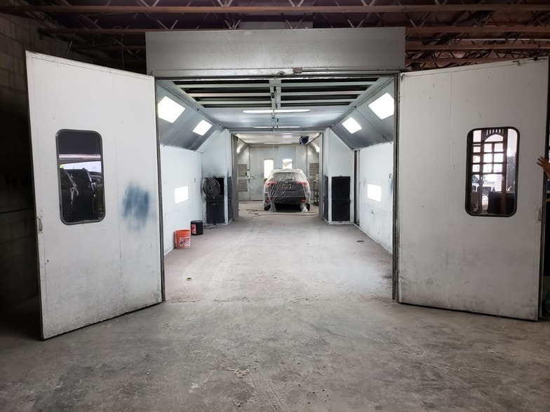 More Photos Of 17721 Sherman Way, Reseda Auto Repair For Sale