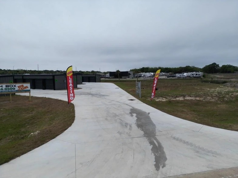 More Photos Of 2100 W Parkway St, Groves Self Storage For Sale